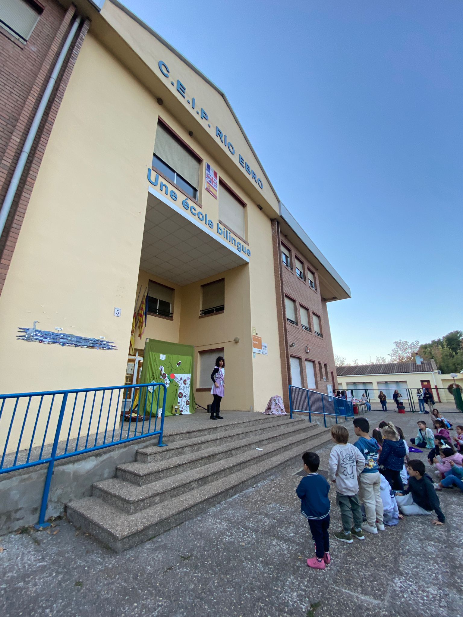 Tarde de cuentacuentos en el cole.