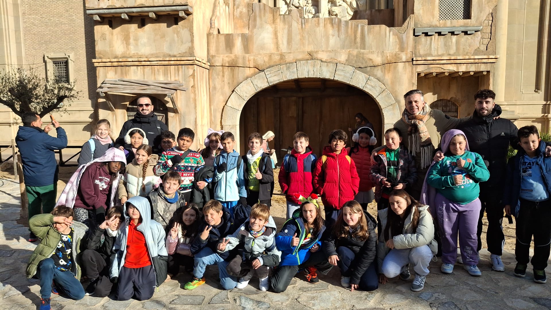 Quinto disfruta del patinaje sobre hielo en la Plaza del Pilar.