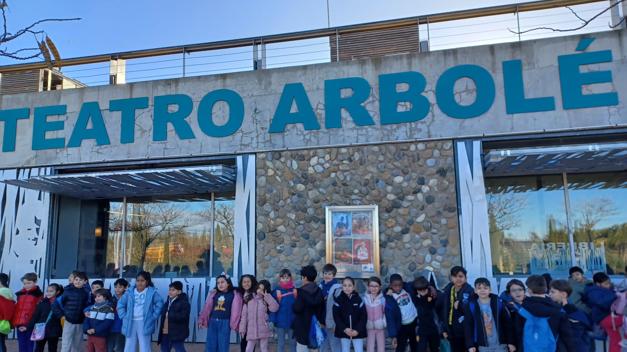 Primer  Ciclo va al teatro Arbolé.