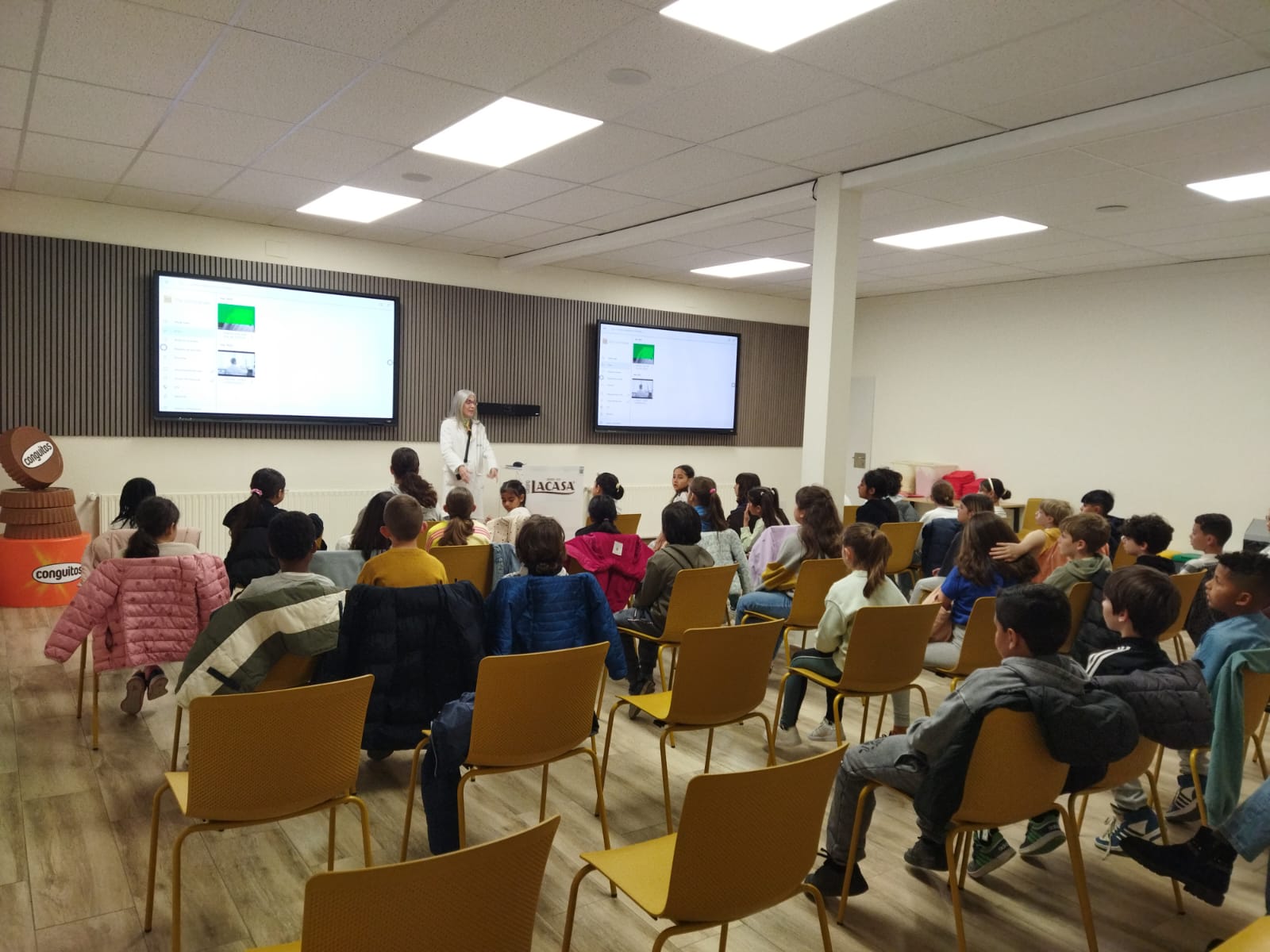 Tercero de primaria visita la fábrica de Lacasitos